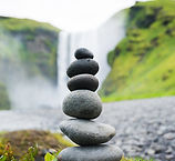 Cascade de pierres empilées