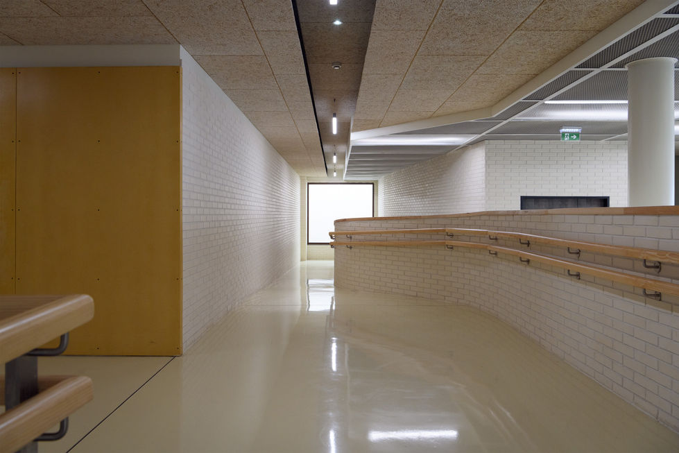 172-Interior-P0-Hall