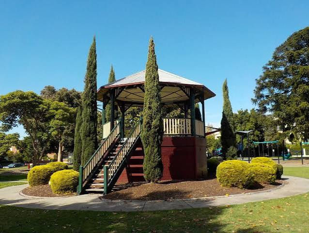 Hopetown Gardens park in Elsternwick where Empwr Training runs outdoor PT sessions