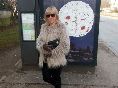 Weekend edition #4 - On the bus stop