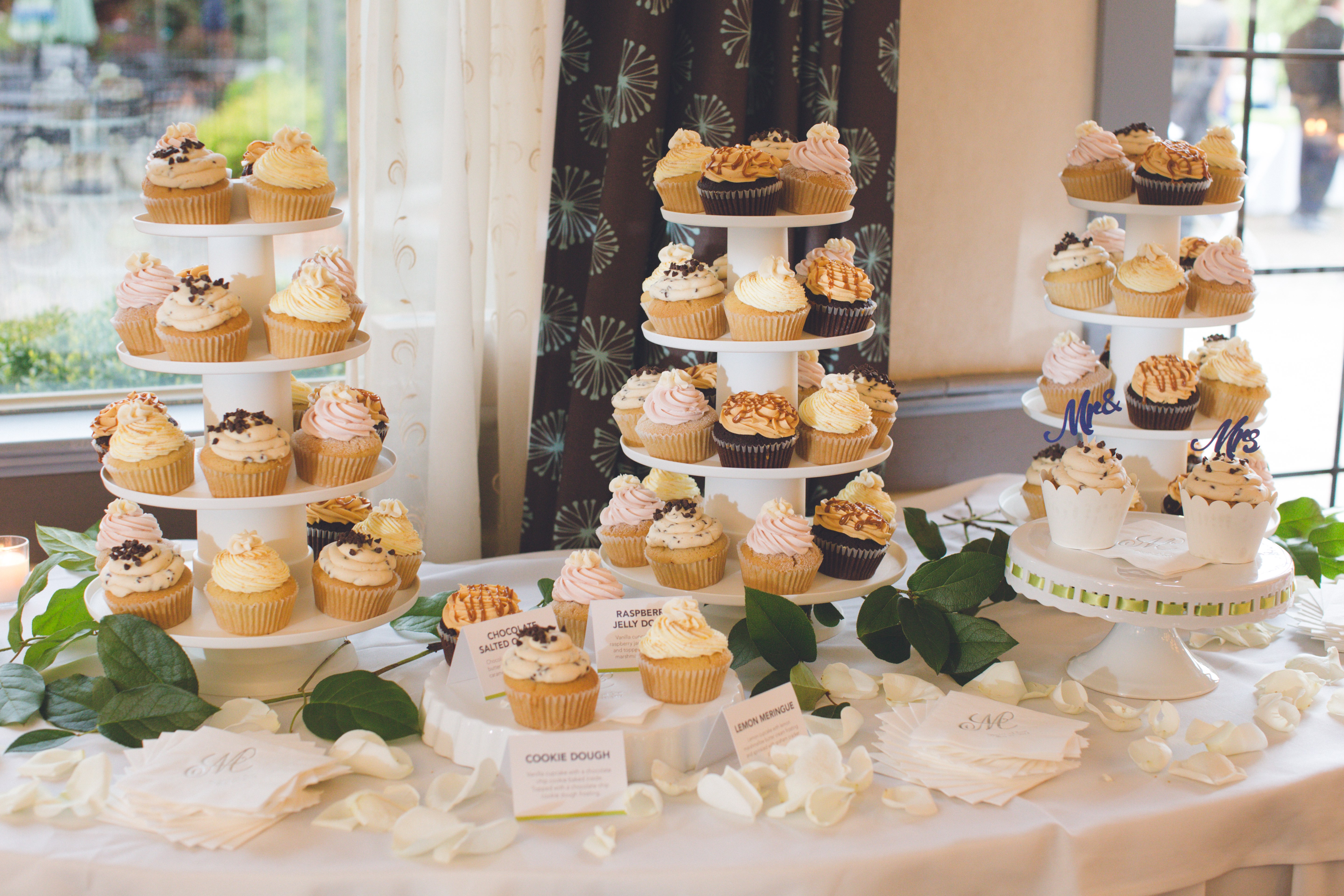 Round cupcake towers