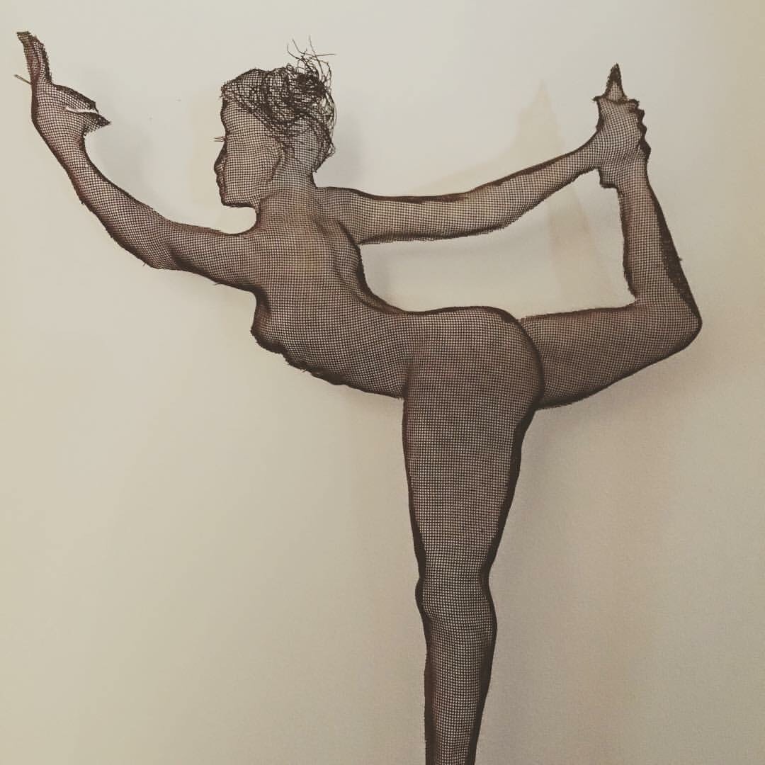 wire mesh sculpture dancers