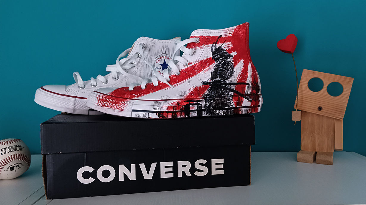Sneakers Converse All Star in pelle dipinte a mano "Samurai" vista laterale scarpa