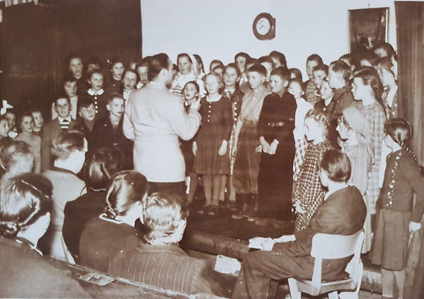 Schulaufführung.jpg