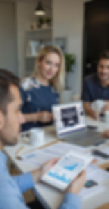 SEO expert explaining optimized blog strategies for hair clinic online visibility