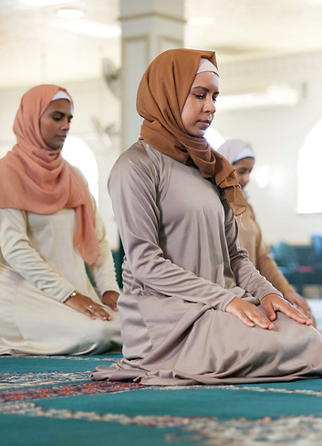 muslim-knee-or-women-in-mosque-to-worship-for-pal-2025-04-06-11-14-17-utc_edited.jpg