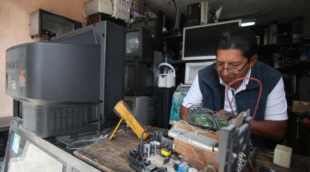 TELEVISIÓN Y RADIO