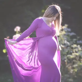 Profitez de la magie de l'hiver pour votre shooting de grossesse