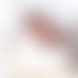Photographe nouveau-né à Provins et en Seine-et-Marne : conduire la séance naissance au rythme du bébé, du sommeil aux poses sécurisées