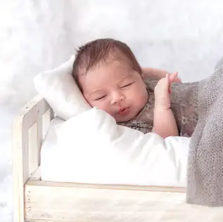 Photographe nouveau-né à Provins : réussir la séance naissance de votre bébé en Seine-et-Marne
