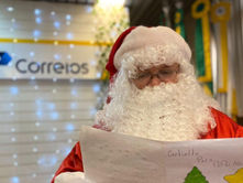 Crianças pedem cadeira de rodas, ferramentas e até ventilador ao Papai Noel dos Correios