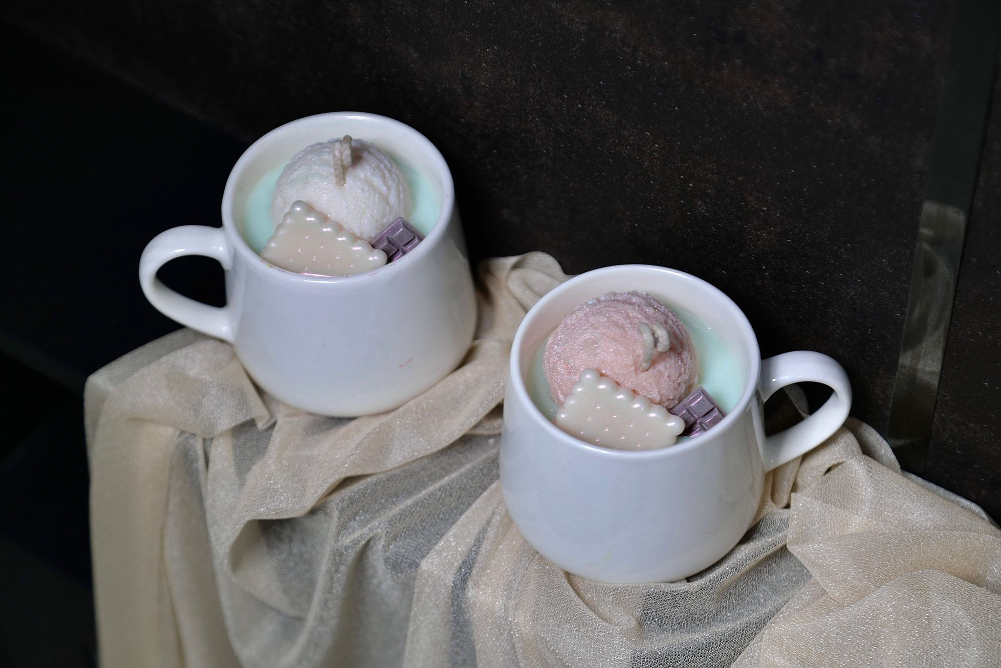 נר טבעי משעוות קוקוס בספל מעוצב כגלידה