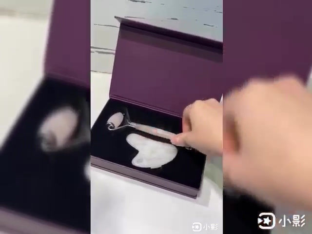 縮圖：Cult 51 Anti-Ageing Facial Massage Tools雙頭按摩滾輪+ 刮痧板套裝
