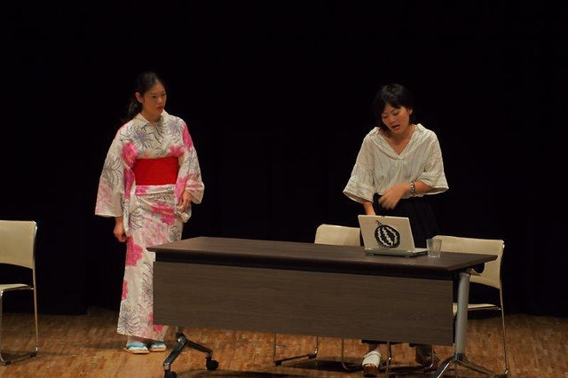 喫茶　巫女と常連客