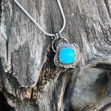 Kingman turquoise pendant byLinda Parks