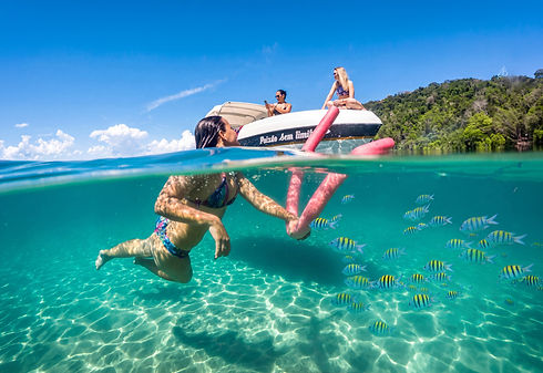 PASSEIO DE LANCHA EM ANGRA DOS REIS.jpg