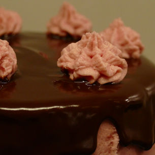 Himbeer-Schokoladen Drip Cake