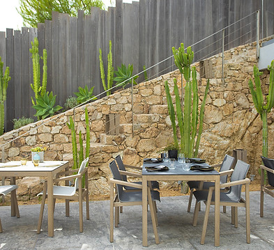 table et chaise skall toulouse.jpg
