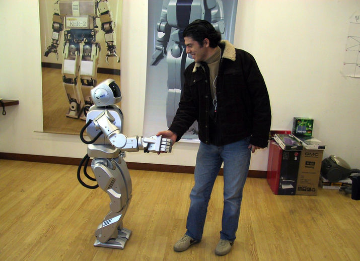 HUBO humanoid robot and Turkish journalist Ali Çimen