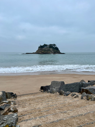 La plage du Guesclin sur la côte d'Emeraude