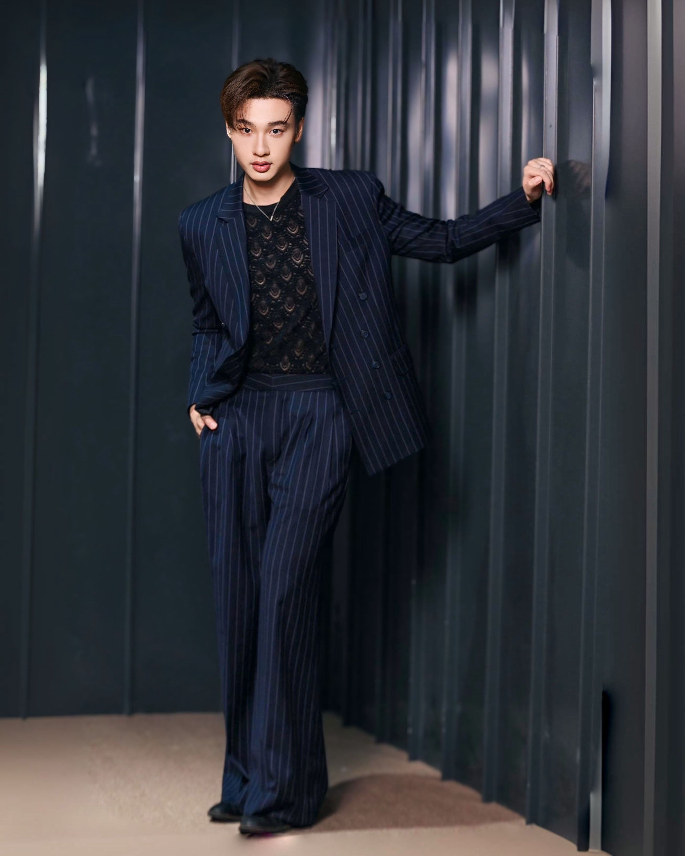 เช่าสูทลายริ้วสีกรมดำ Dark Blue Pinstripe Double-Breasted Notch Lapel Basic Instinct กรุงเทพ