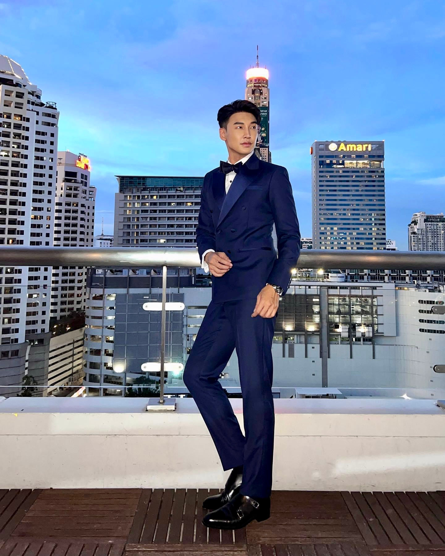 เช่าทักซิโด้สีน้ำเงิน Royal Blue Double-Breasted Peak Lapel Basic Instinct กรุงเทพ