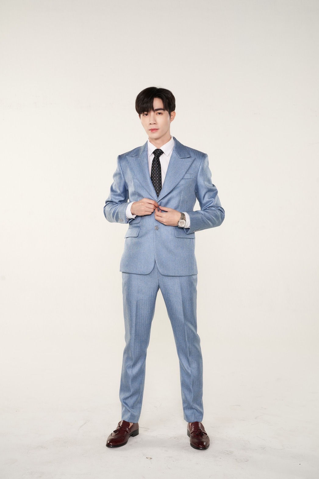 เช่าสูทลาย Herringbone ฟ้าอ่อน Arctic Blue Wide Peak Lapel Single-Breasted Basic Instinct กรุงเทพ