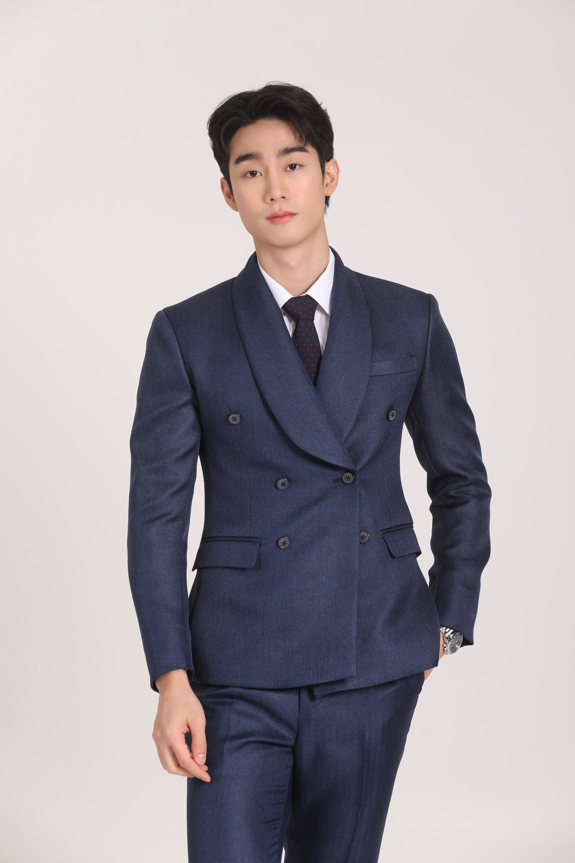 เช่าสูทลาย Herringbone น้ำเงิน Admiral Blue Shawl Lapel Double-Breasted Basic Instinct กรุงเทพ B: สูทเช่าลาย Herringbone สีน้