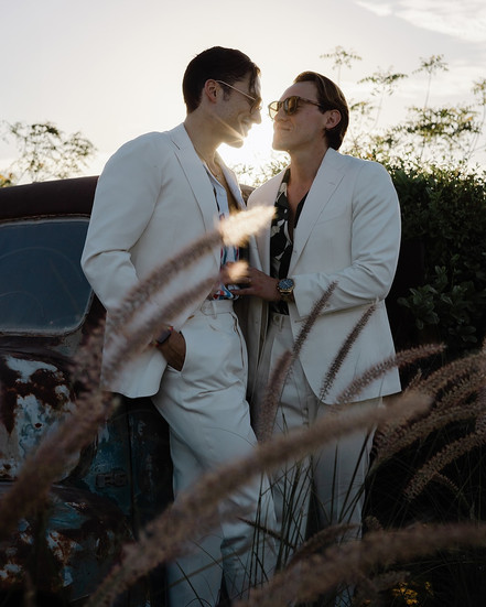 สูทสำหรับเจ้าบ่าว LGBTQ+ จาก Basic Instinct ดีไซน์ที่แสดงตัวตนและความภาคภูมิใจ