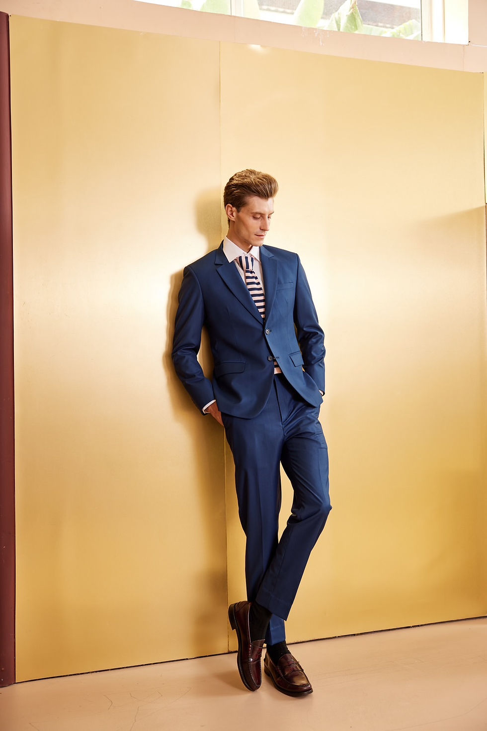 ภาพขนาดย่อ: Admiral Blue Notch Lapel Single-Breasted Suit