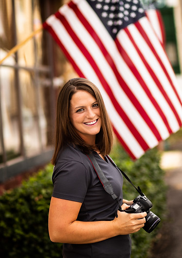 Professional Family Photographer, Senior Photographer, Wedding Photographer, Virtual Assistant, Content Creator, Sarah Elliot
