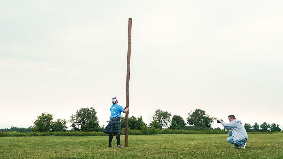 Heavy weights competitor looking up to the top of caber