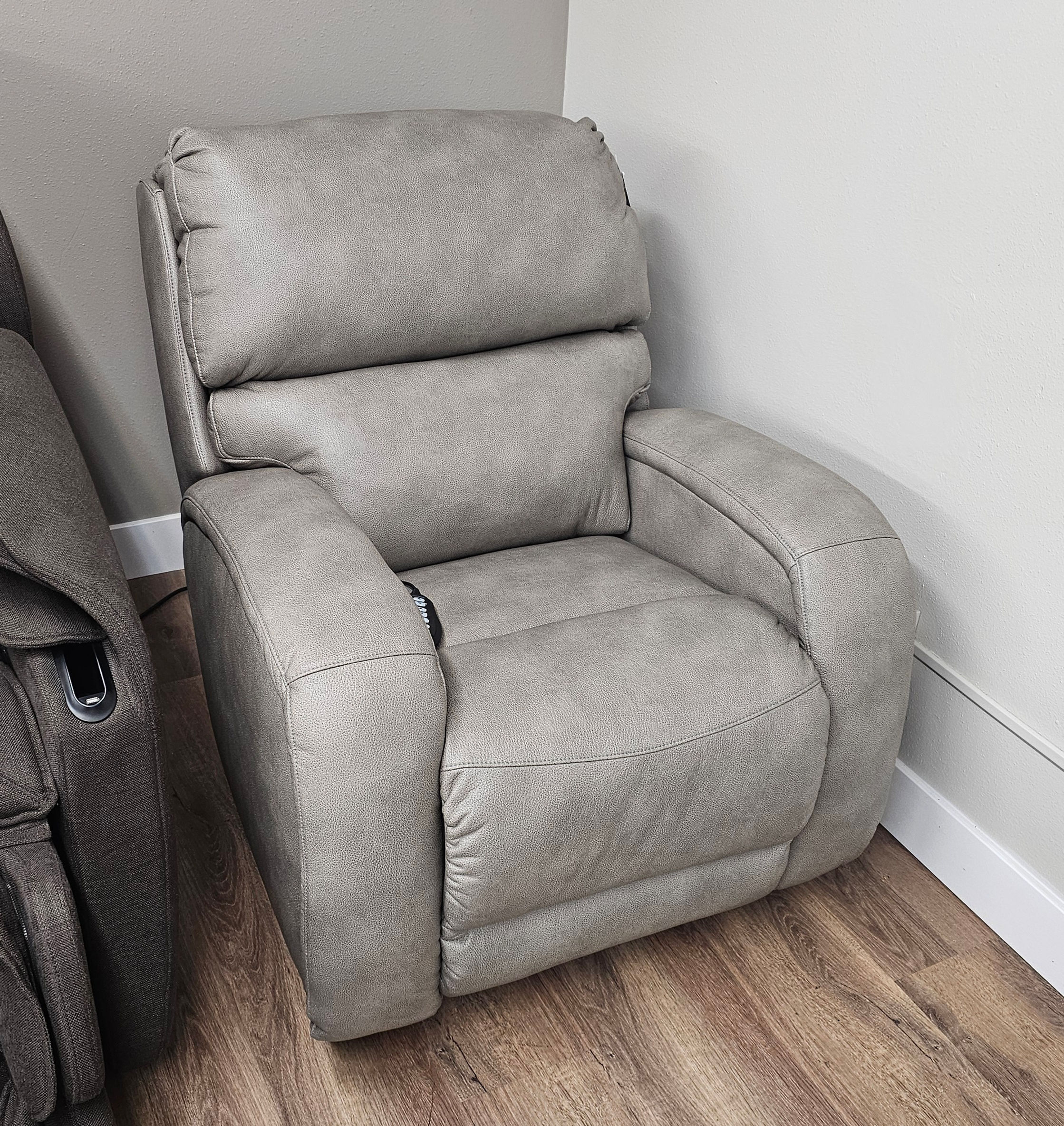 Fandango Massage Power Headrest Recliner by Southern Motion