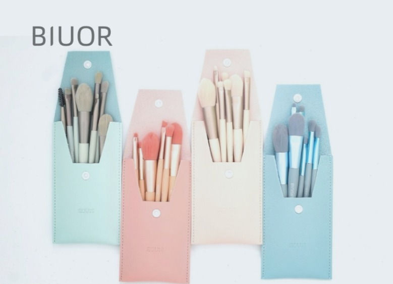 8本4色メイクブラシセット 専用ポーチ付