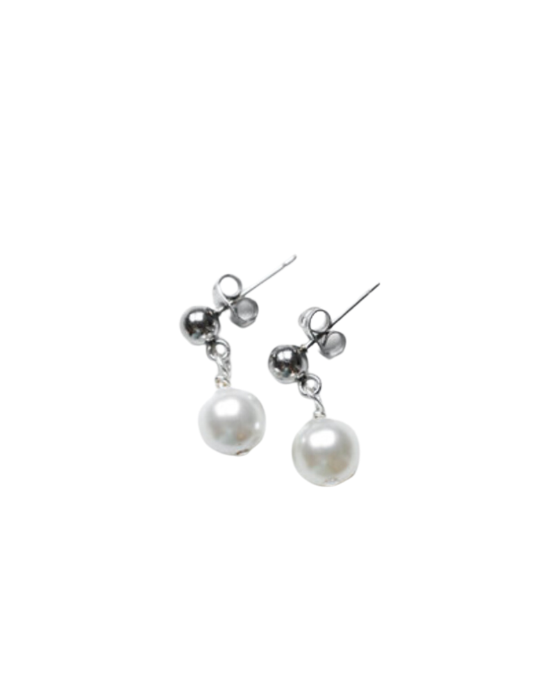 Thumbnail: pearly studs
