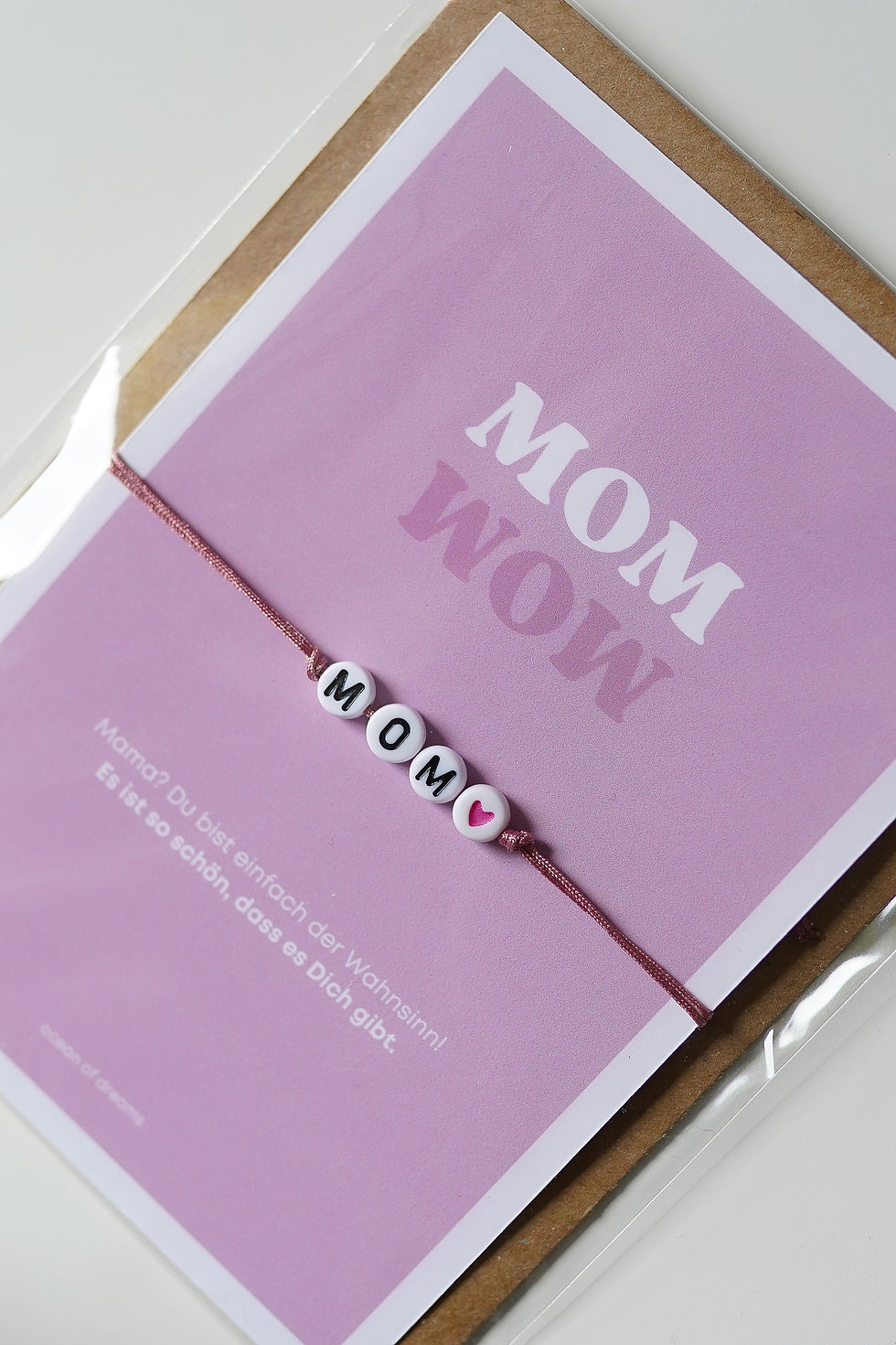 Thumbnail: Geschenkkarte mit Makrameearmband "MOM"