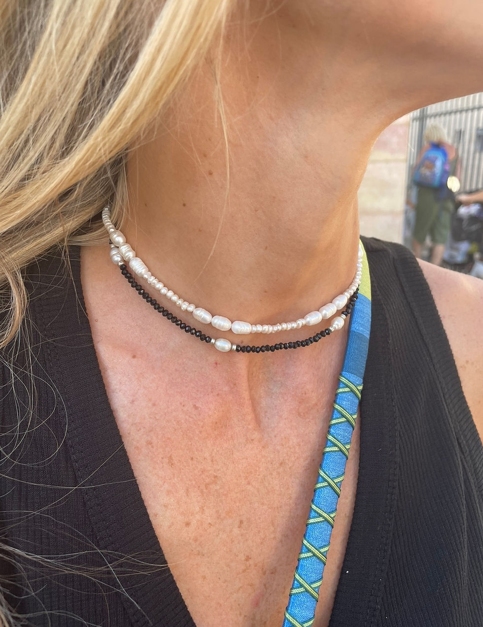 Thumbnail: Black pearls and beads