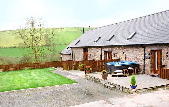 Sycamore Tree Barn with Hot Tub