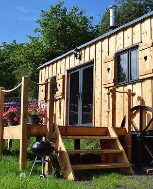 Flying Scotsman Luxury Glamping in Brecon Beacons