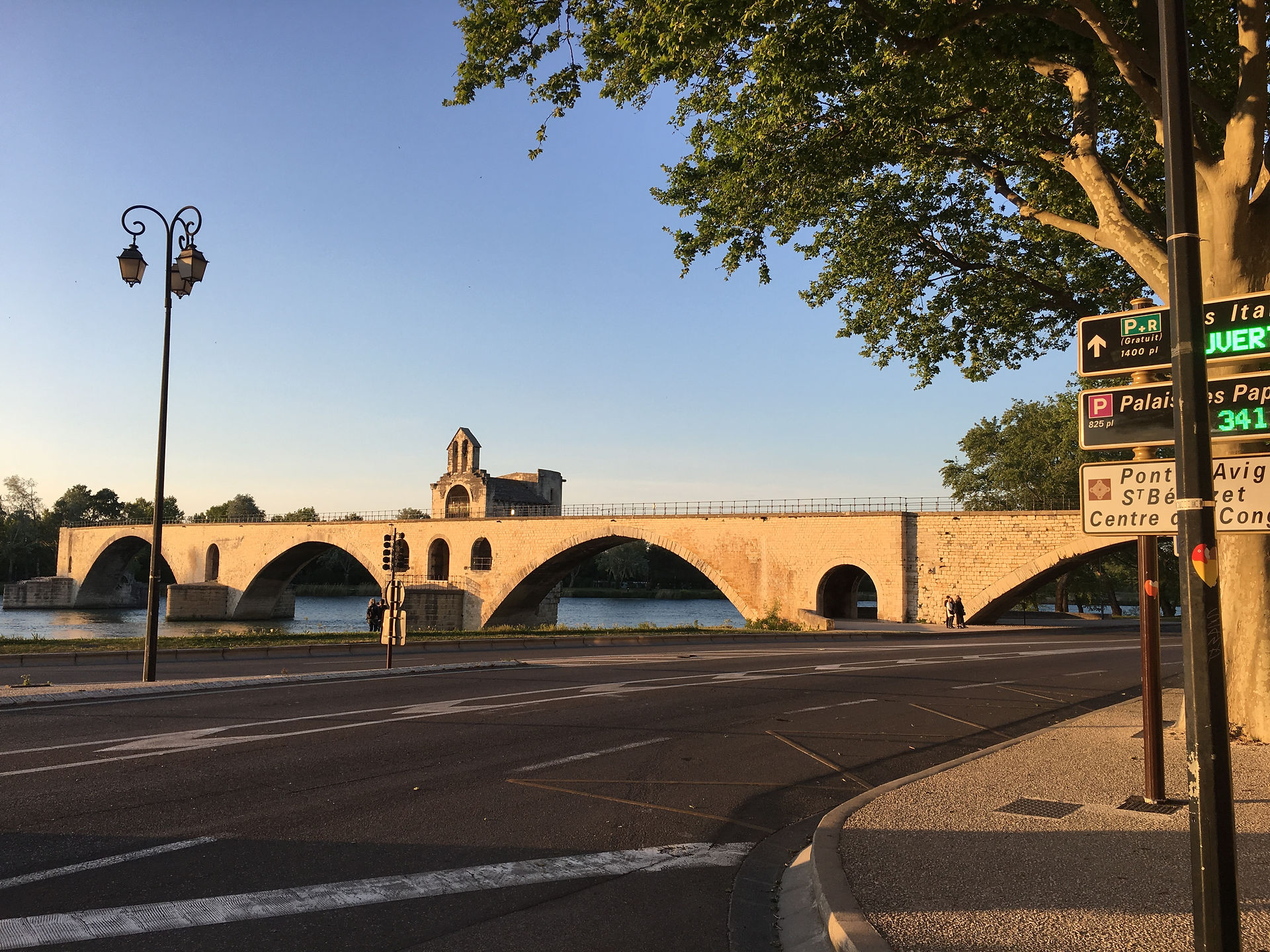 Sur Le Pont D'Avignon (almost)