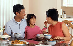 couple asiatique et fille.jpg