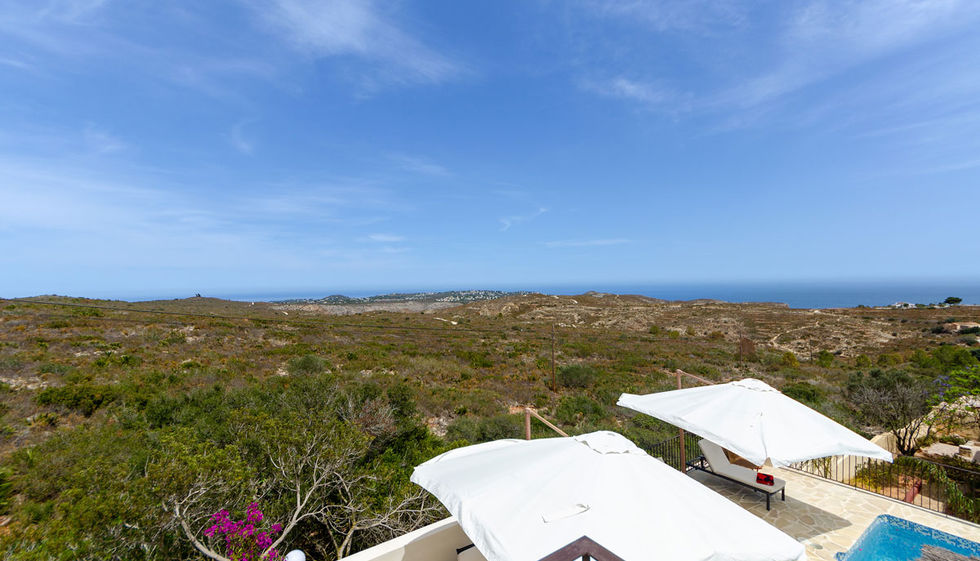 Vistas al monte y al mar desde la terraza