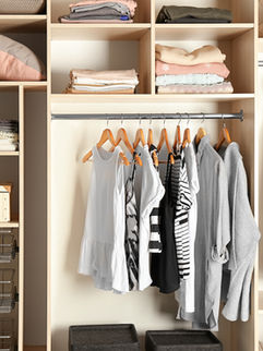 Gợi ý cách sắp xếp tủ quần áo và phụ kiện gọn gàng & hợp lý