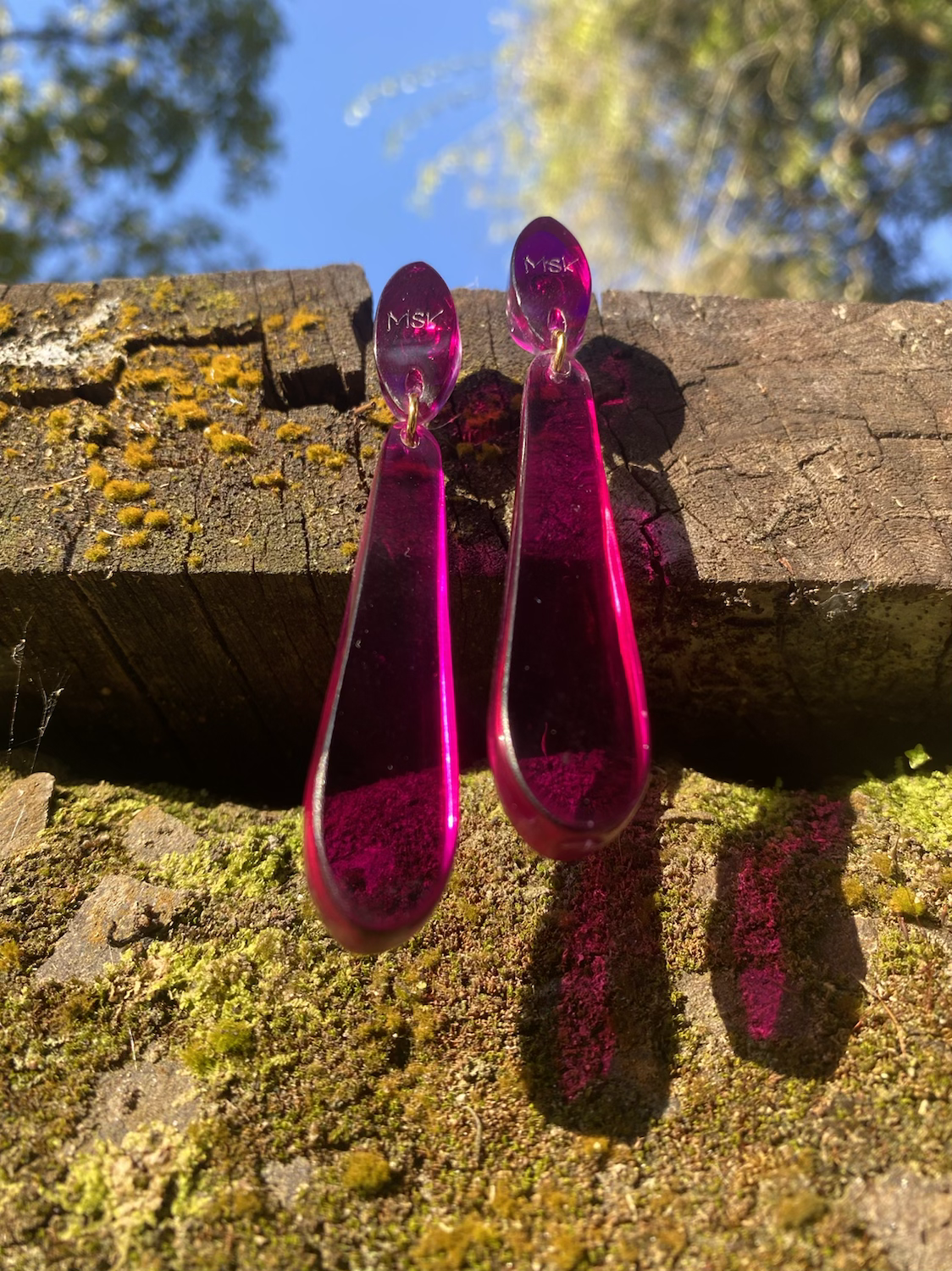 Brincos Leme Longo Acrílico Ametistas e Lavanda