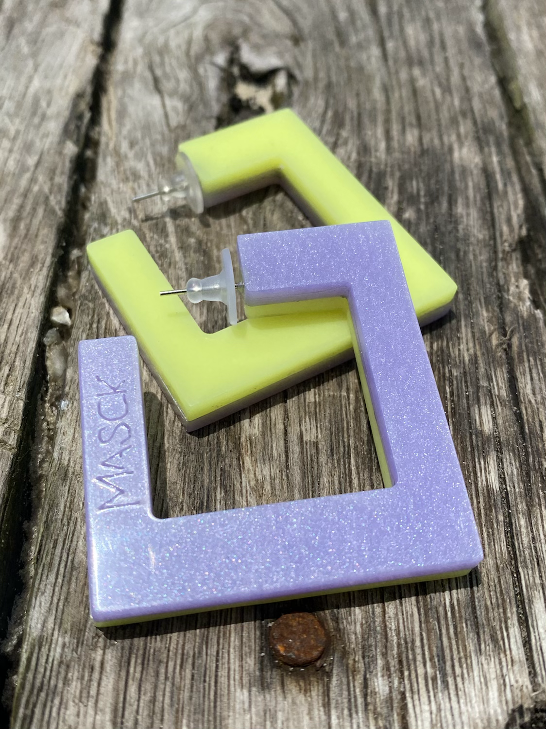 Brincos Trancoso Midi Acrílico Bicolor Maracujá e Lilás