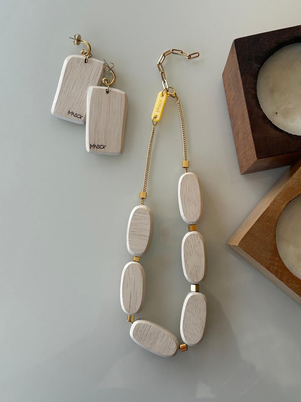 Conjunto Colar Olivia & Brincos Tábuas Madeira White