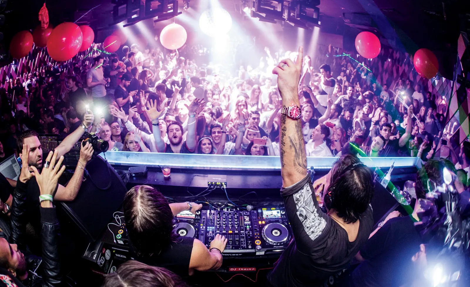 party-cation-gq-0416-02-4.jpg.webp