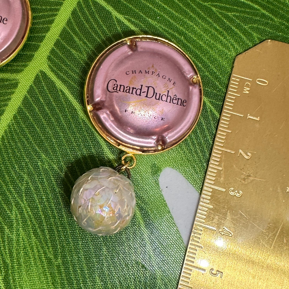 Miniaturbild: Glinda’s Glimmer: Repurposed Champagne Cap and Iridescent Vintage Sequin Earring