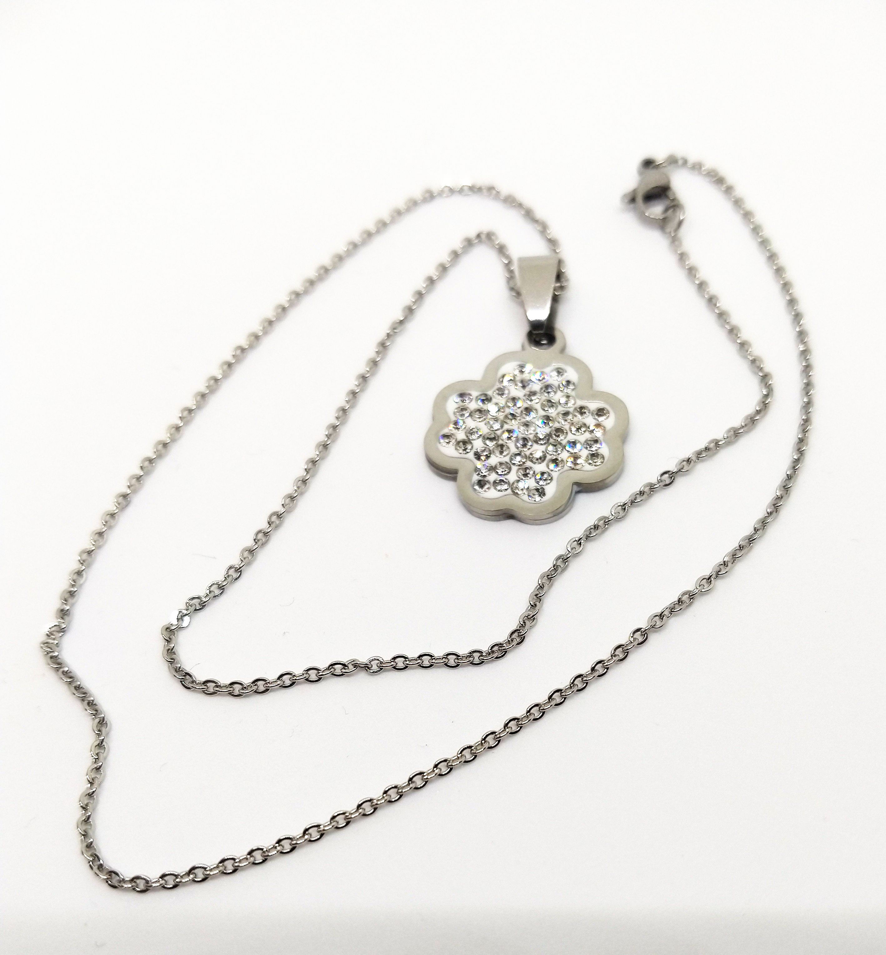 Collier en inox avec pendentif brillanté