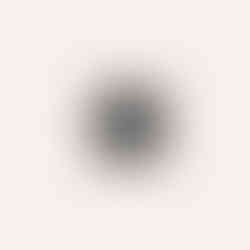 Siyah yuvarlak kapı kolu detayı